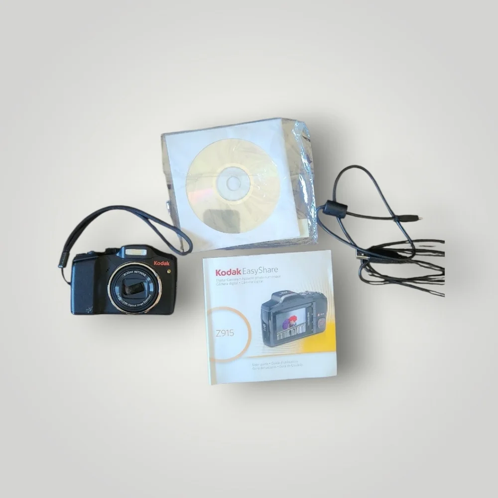 Kodak digital camera with sleek black finish Easyshare Z915 For Parts